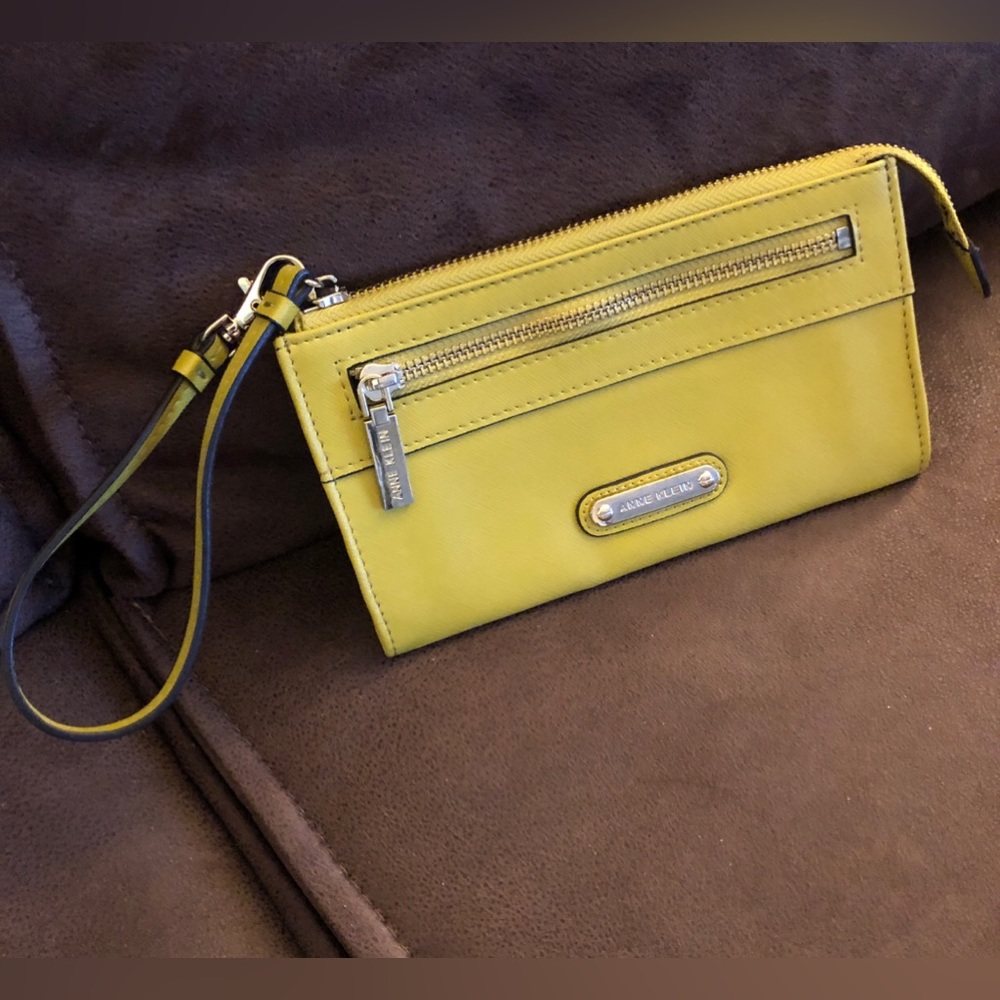 NWOT Anne Klein Wristlet Wallet